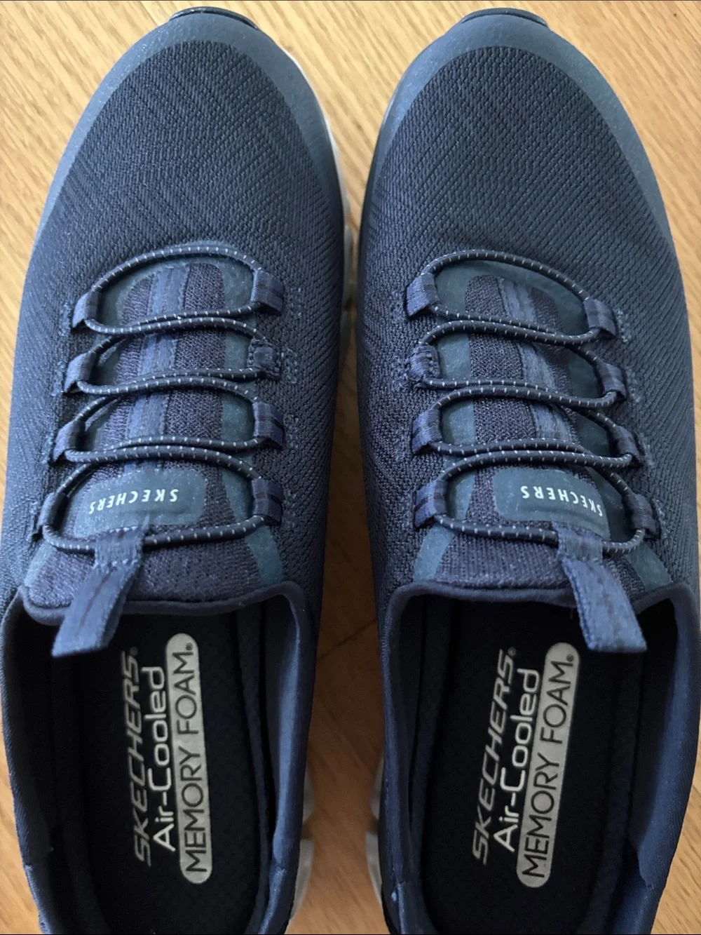 SKECHERS Glide-Step - size 9   (Style #104550 Navy)